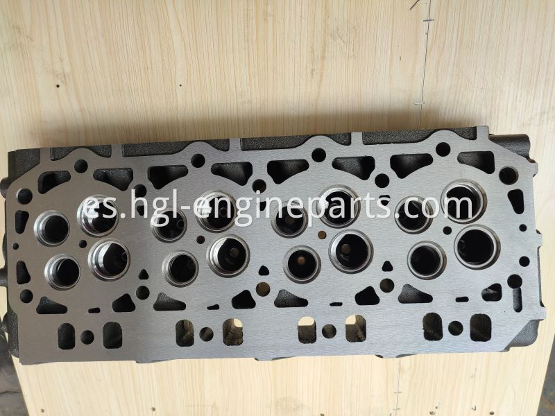 4TNV106 cylinder head 04